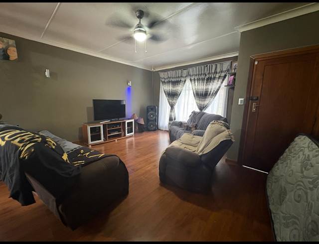 4 BEDROOM HOUSE FOR SALE IN THREE RIVERS